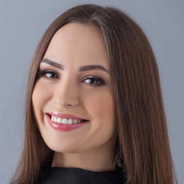 https://serenityhairstudios.com/wp-content/uploads/2018/07/Hairdresser-testimonial-640x640.jpg